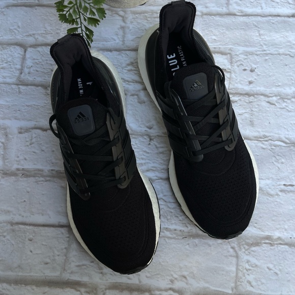 ADIDAS ultraBOOST 21 women size 8 - Picture 3 of 9